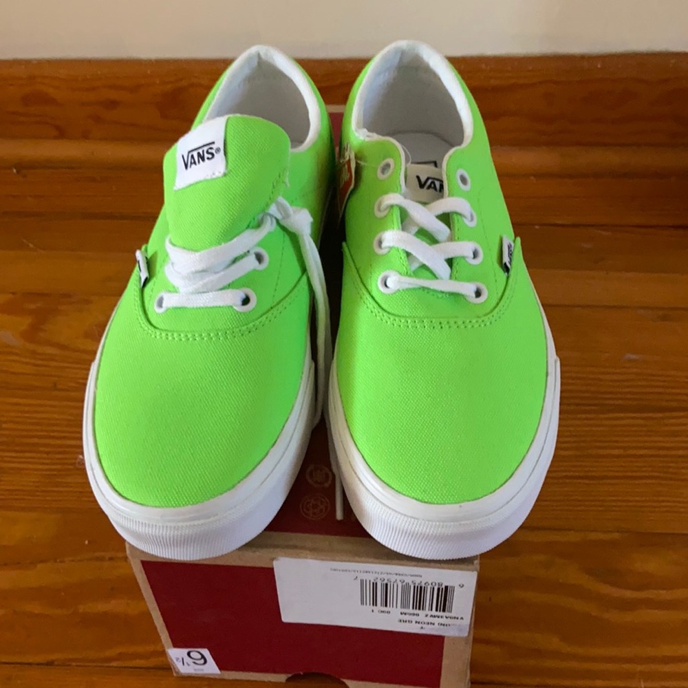 NWT Vans Women’s 6.5 Neon Green